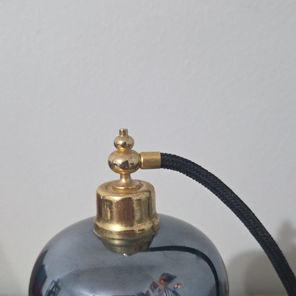 Elegant BLUE IRIDECENT VINTAGE PERFUME ATOMIZER - Picture 2 of 9